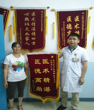 亮剑除重疾 德高艺双馨