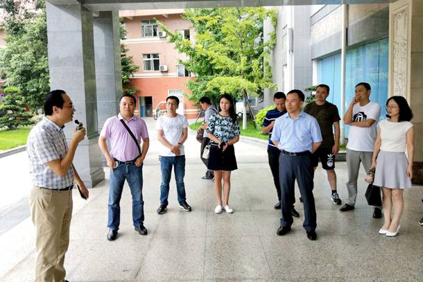 中国人民大学医院管理高级研修班师生来院参观