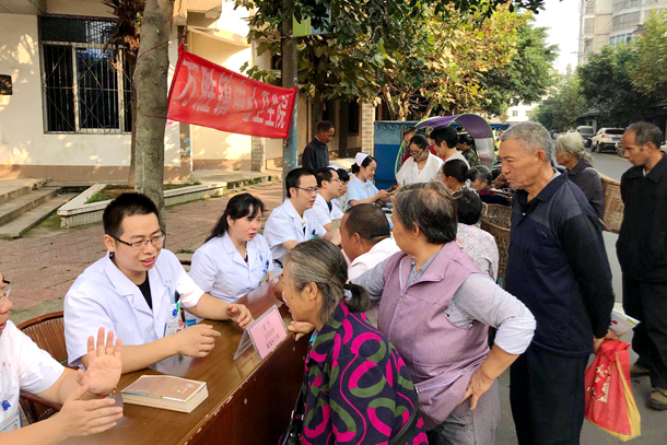 我院与“医联体成员单位”共同开展多科联合义诊