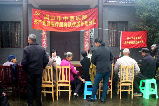 暖暖重阳节 我院共产党员医疗服务队在行动
