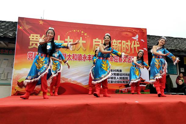 结对共建送温暖 走访慰问暖民心