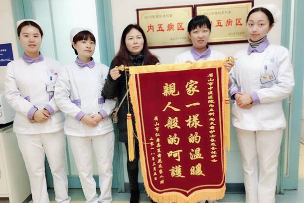 医者仁心施仁术 患者感恩送锦旗