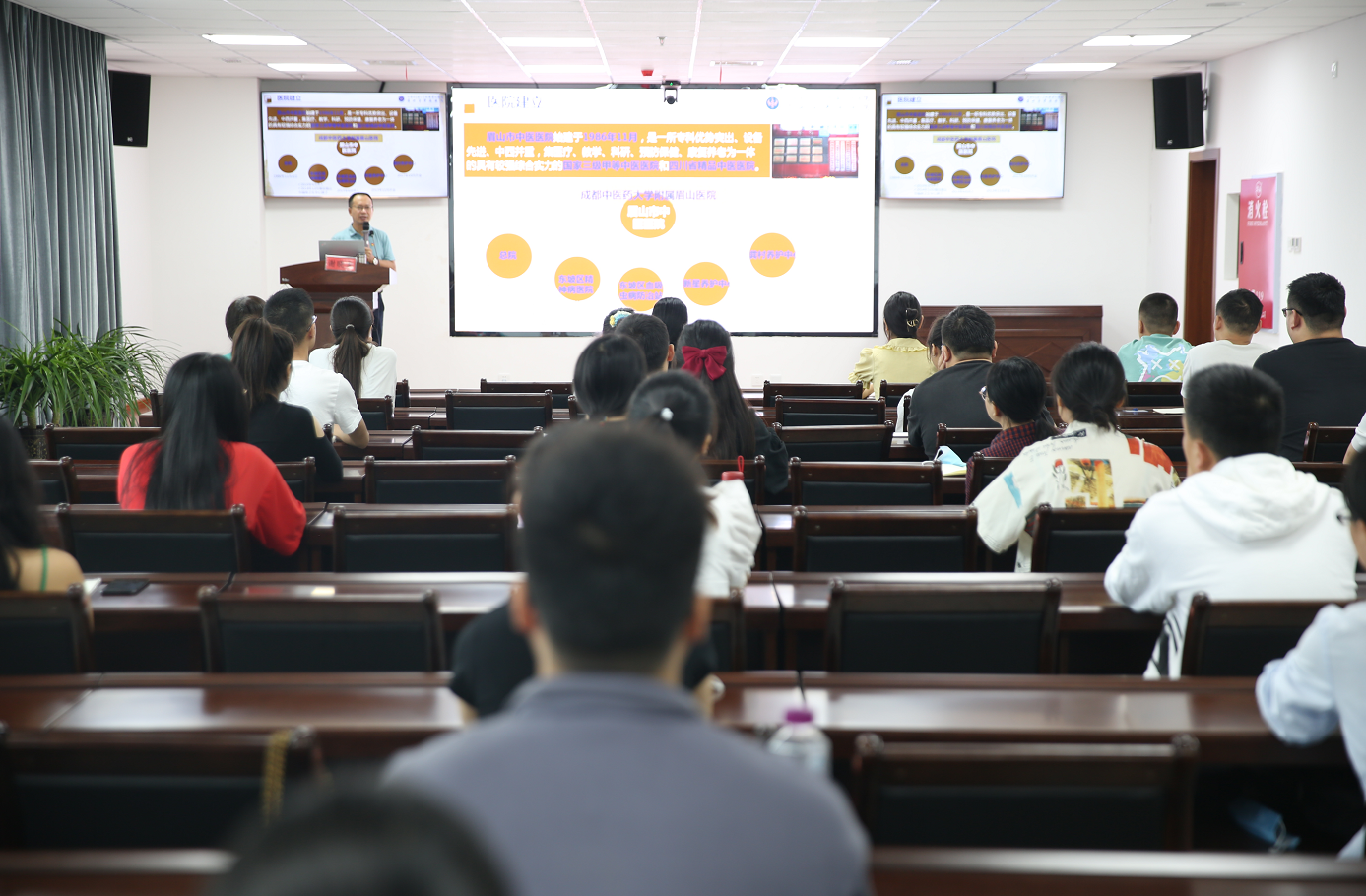 菠菜广告投放平台举行“2021级中医住院医师规范化培训”学员入院教育